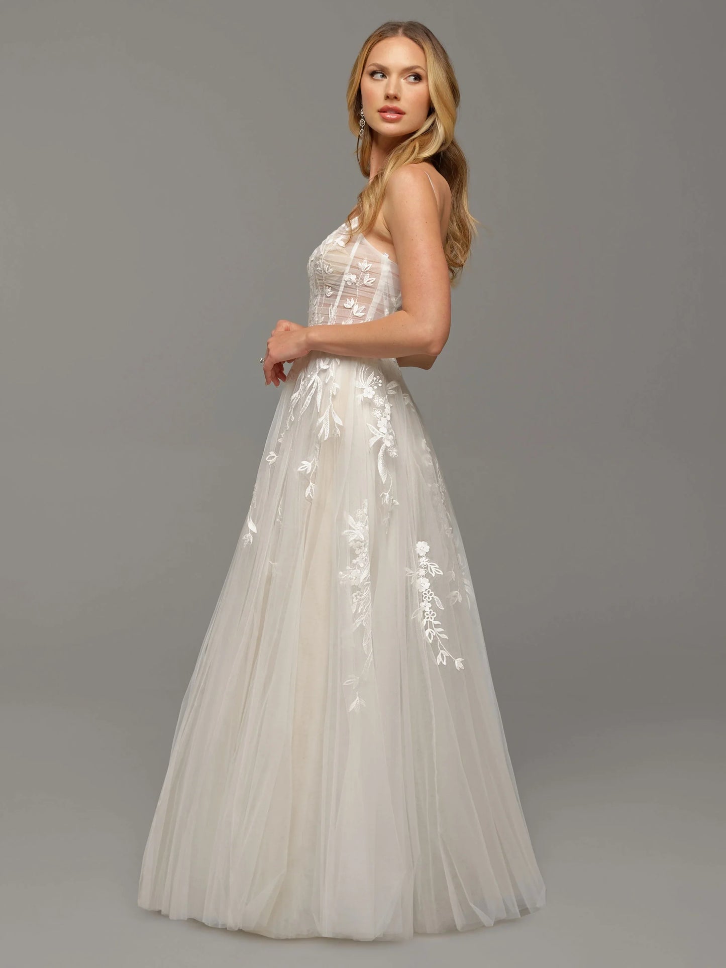 OPEN BACK A LINE TULLE WEDDING DRESS WITH LACE